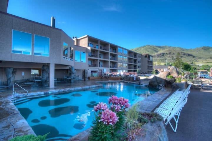 Grandview Lake Chelan- Waterfront View, Pool, Hot Tub, Golf, 1 Min To Downtown Aparthotel Exterior photo